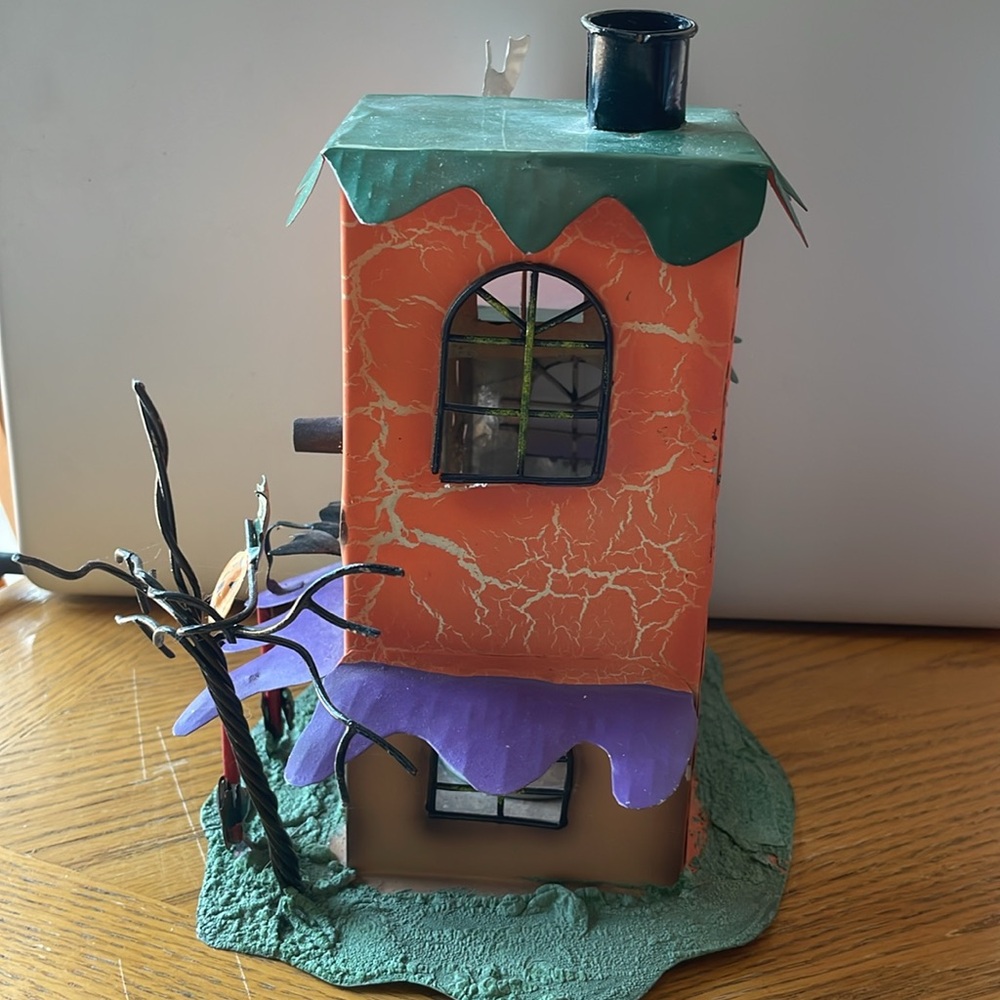 Halloween Haunted House Metal Decoration - Picture 2 of 4